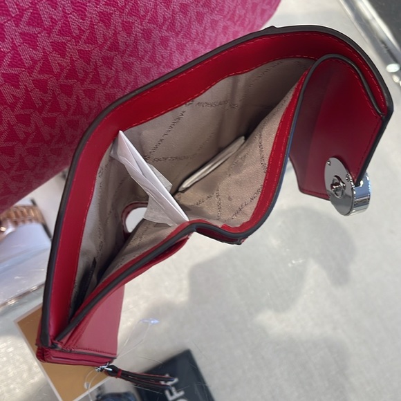 MICHAEL KORS
Carmen Medium Faux Leather Wallet
Bright Red
NWT - Picture 10 of 16